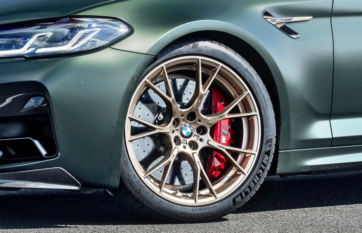 BMW M5 CS - hamulce