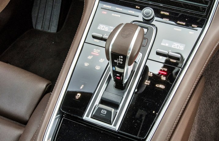 Porsche Panamera Turbo S - konsola