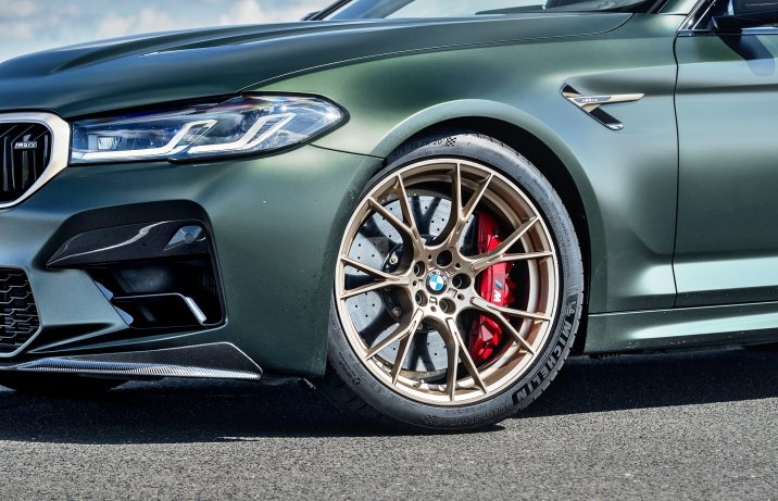 BMW M5 CS - hamulce