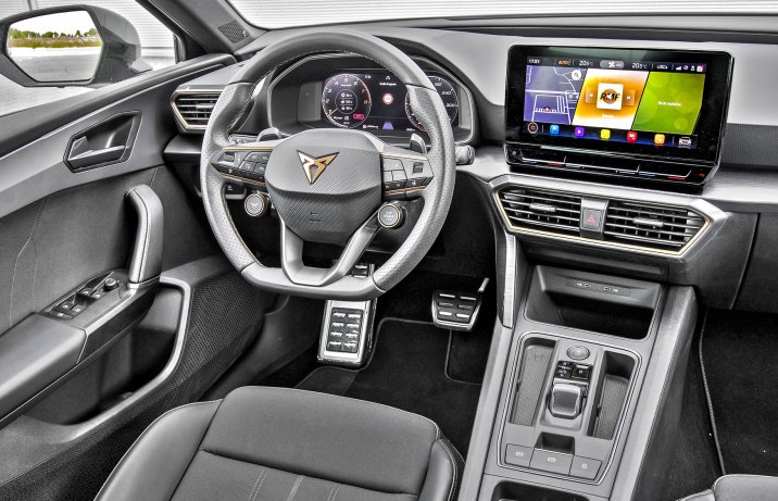 2021 Cupra Leon 2.0 TSI - deska rozdzielcza