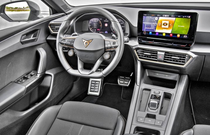 2021 Cupra Leon 2.0 TSI - deska rozdzielcza