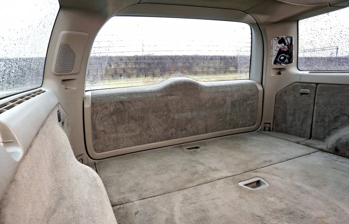 Używane Volvo V70 II T5 (2002) – bagażnik