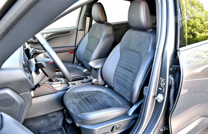 2020 Ford Kuga - fotele