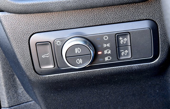 2020 Ford Kuga - pokrętło