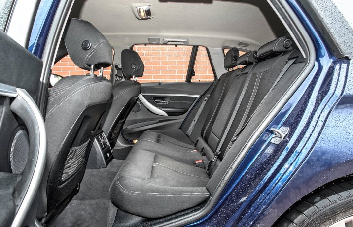 BMW 320d xDrive F31 – kanapa