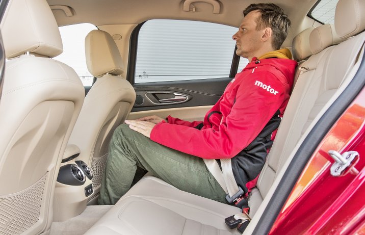 Alfa Romeo Giulia Ti 2.0 GME 200 AT RWD 6C Villa d'Este - kanapa