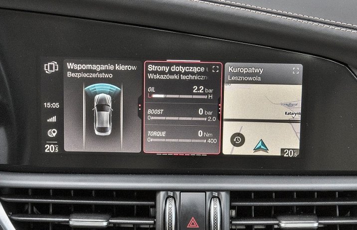 Alfa Romeo Giulia Ti 2.0 GME 200 AT RWD 6C Villa d'Este - ekran