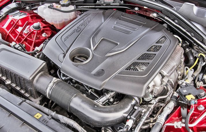 Alfa Romeo Giulia Ti 2.0 GME 200 AT RWD 6C Villa d'Este - silnik