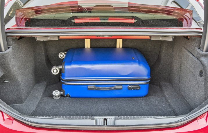 Alfa Romeo Giulia Ti 2.0 GME 200 AT RWD 6C Villa d'Este - bagażnik