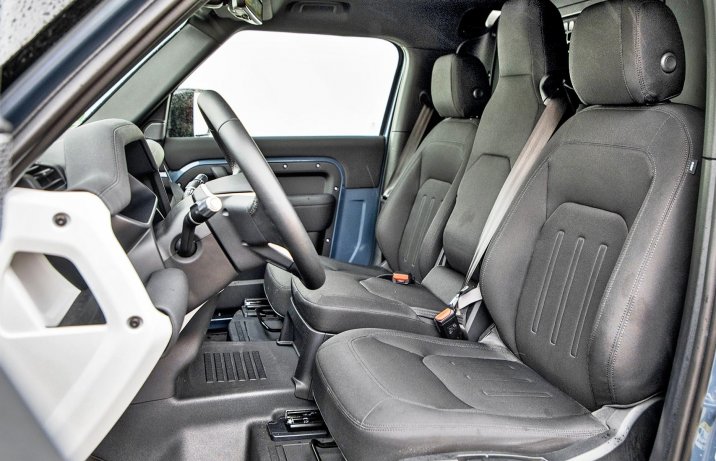 Land Rover Defender 90 D200 Hard Top - fotele