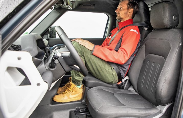 Land Rover Defender 90 D200 Hard Top - fotele