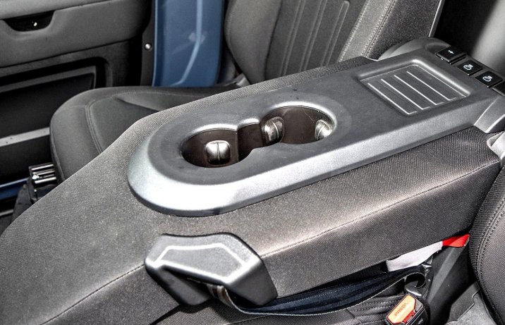 Land Rover Defender 90 D200 Hard Top - trzeci fotel