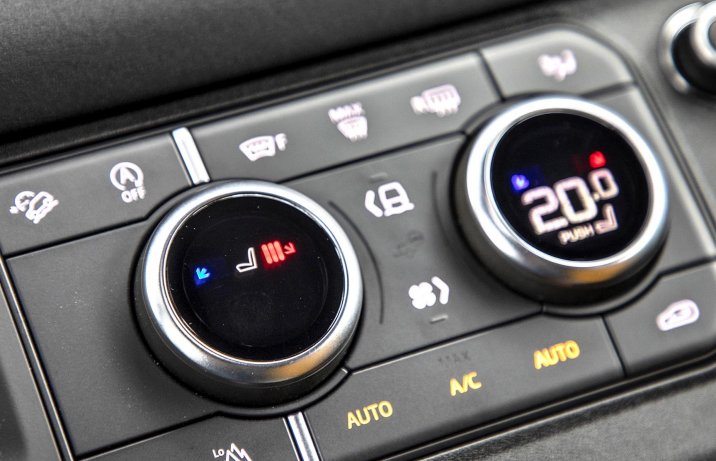 Land Rover Defender 90 D200 Hard Top - panel klimatyzacji