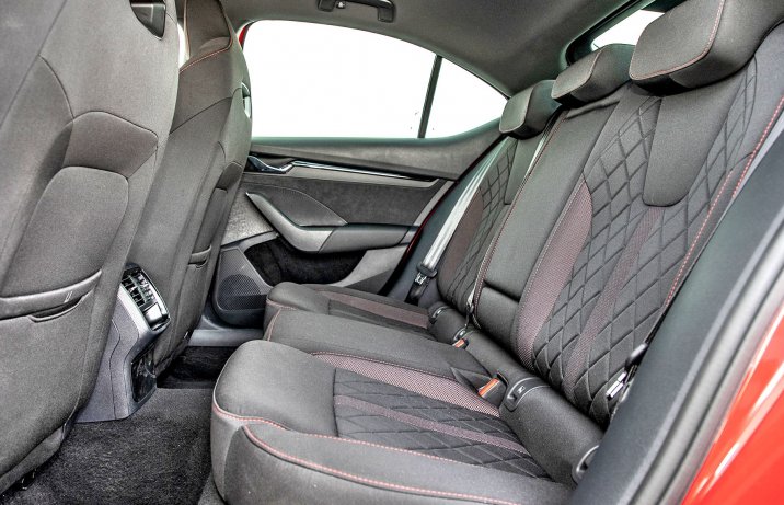 2021 Skoda Octavia RS 2.0 TSI 245 DSG - kanapa