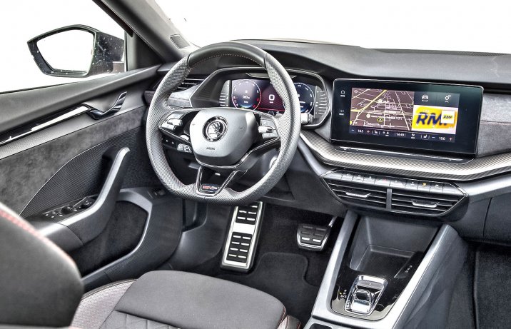 2021 Skoda Octavia RS 2.0 TSI 245 DSG - kokpit