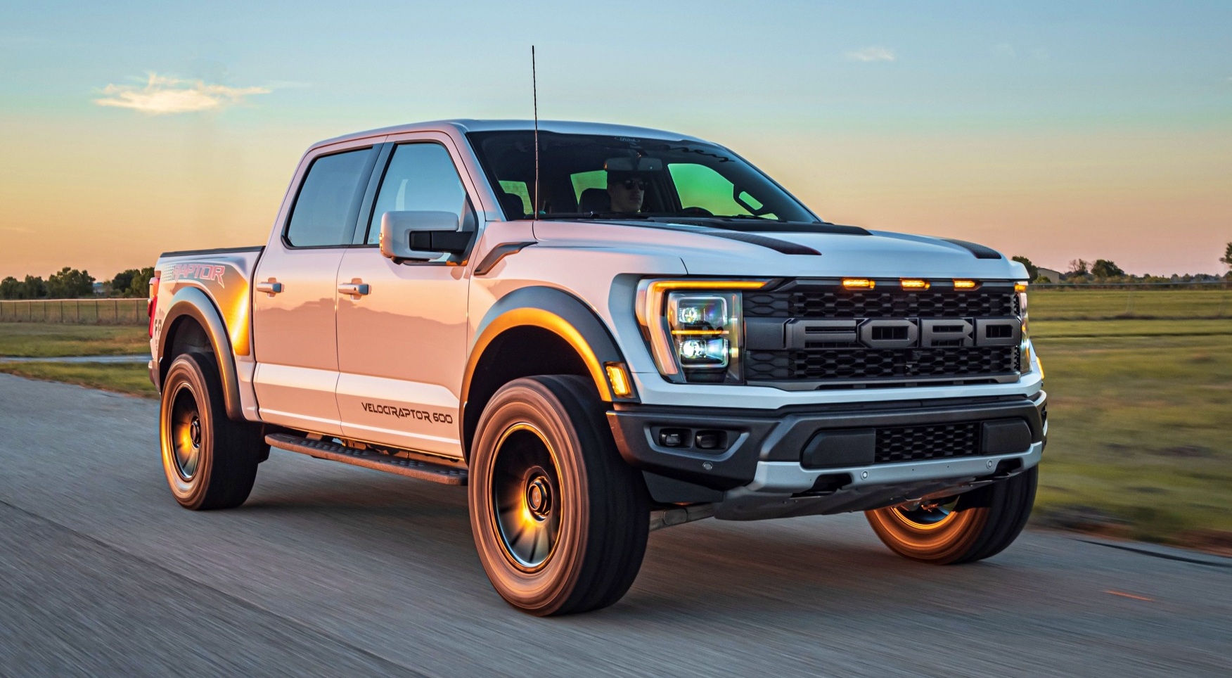 Hennessey Velociraptor przód