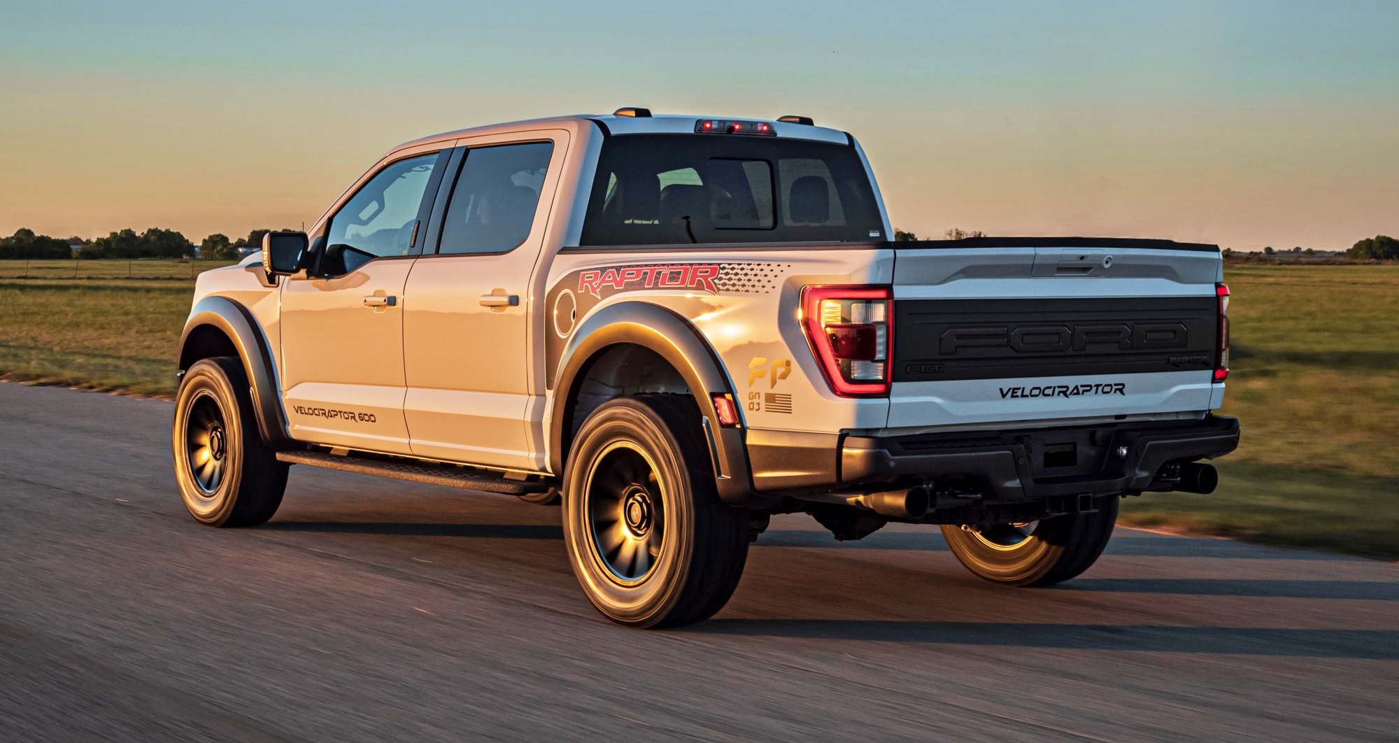 Hennessey Velociraptor tył