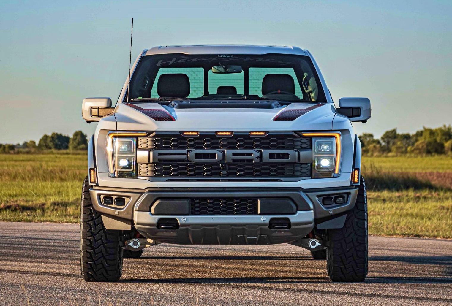 Hennessey Velociraptor przód