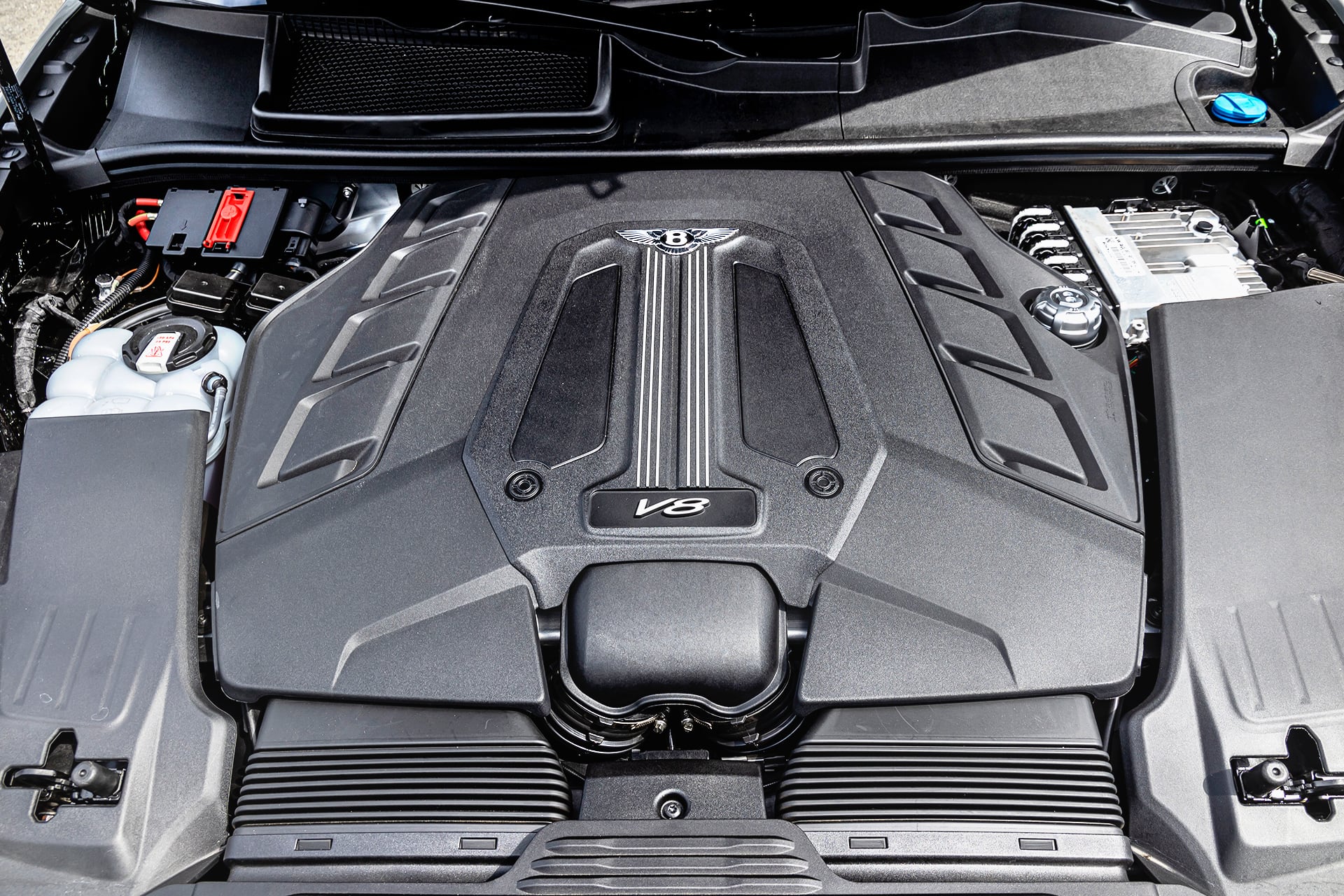 Bentley_Bentayga_V8_silnik