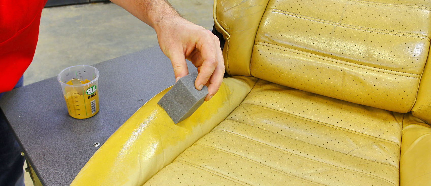 Odnowienie farby na skórzanej tapicerce