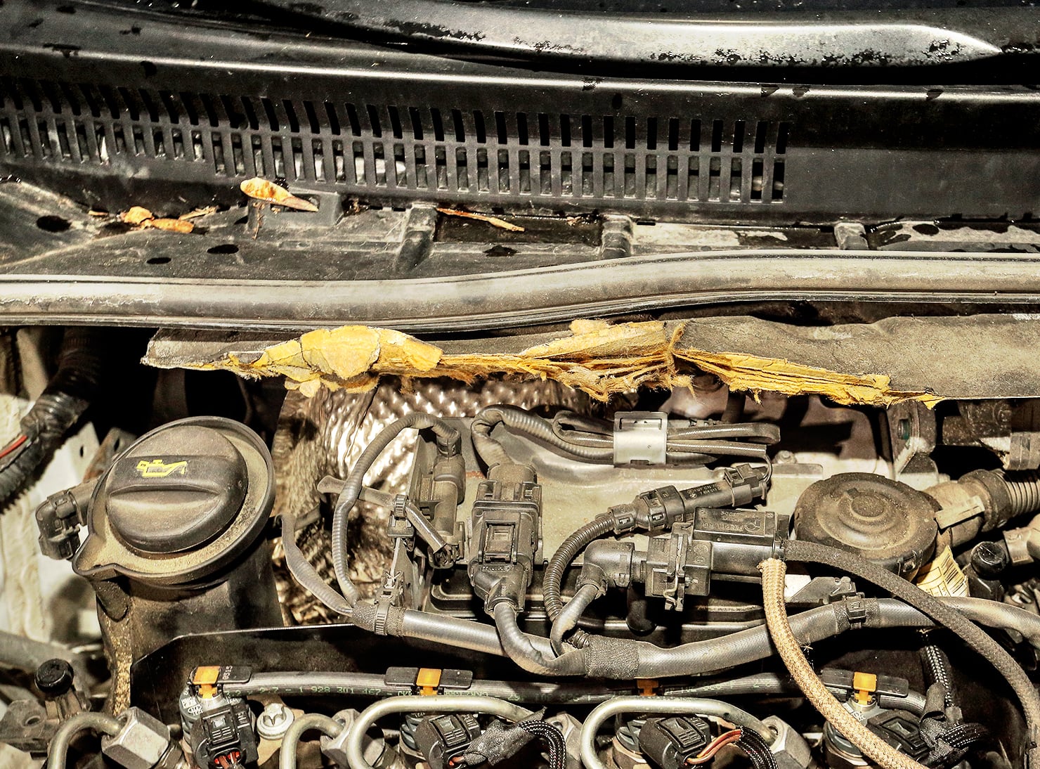 Toyota Avensis III 2.0 D-4D Prestige kruszące się wygłuszenie na grodzi