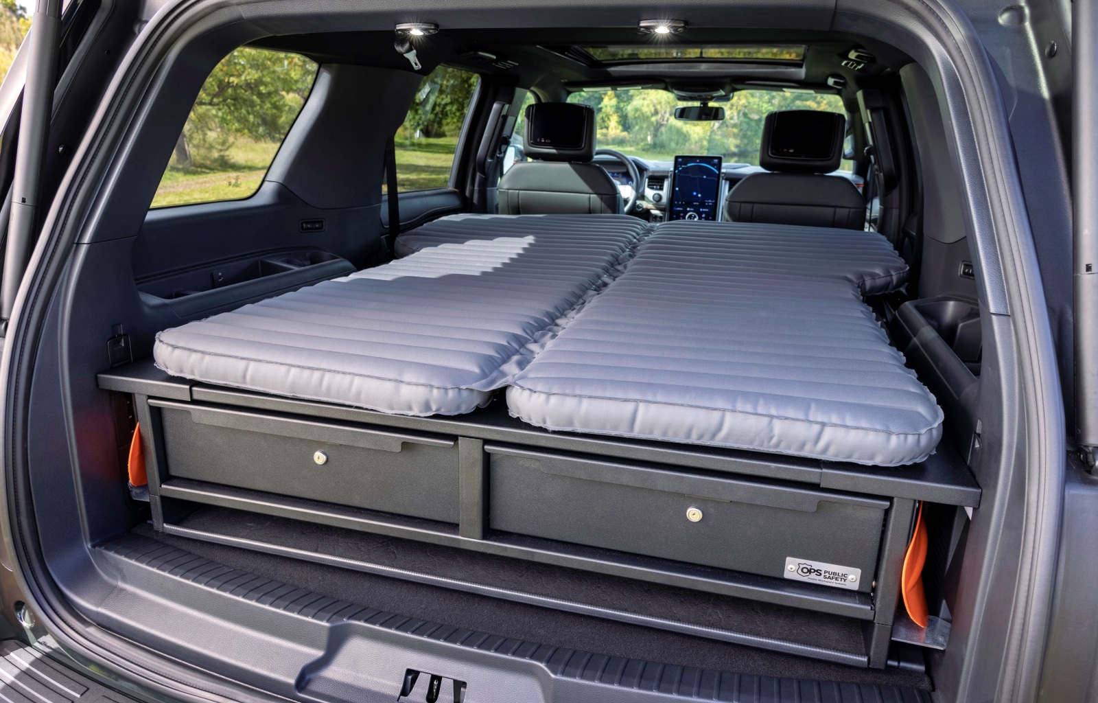 Ford Expedition Timberline Off-Grid Concept łóżko
