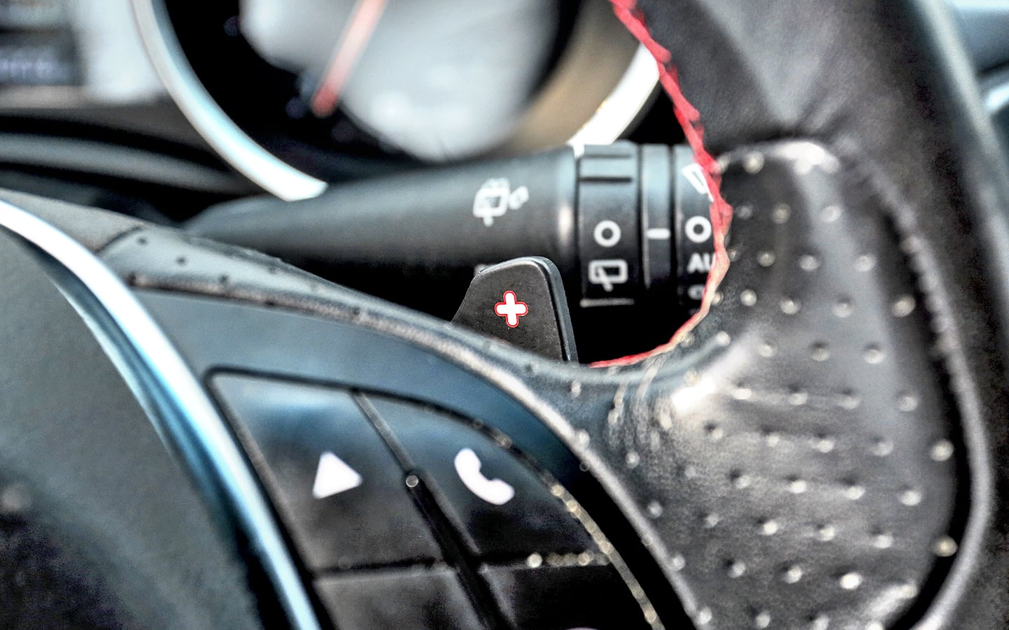 Alfa Romeo Giulietta Veloce łopatka skrzyni biegów przy kierownicy