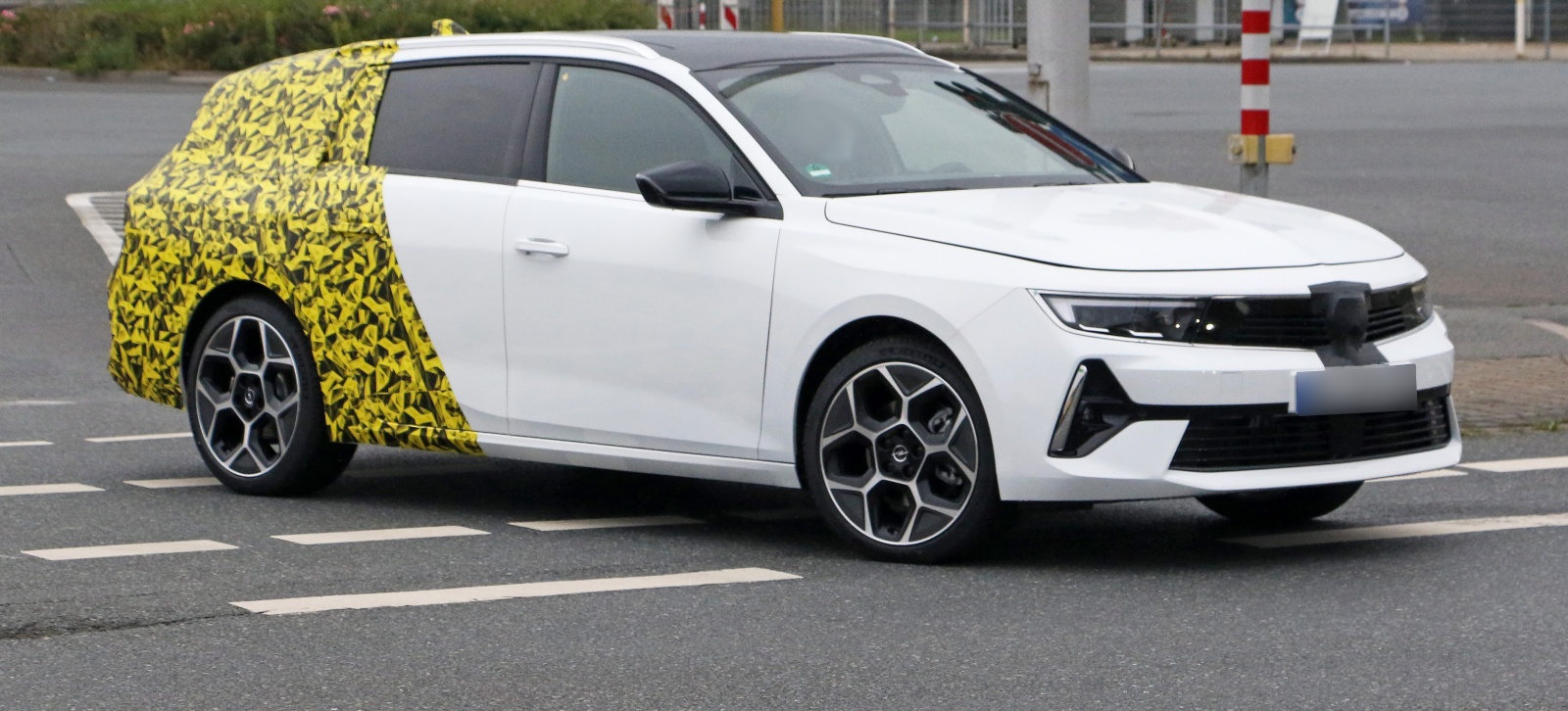 Opel Astra Sports Tourer - przód