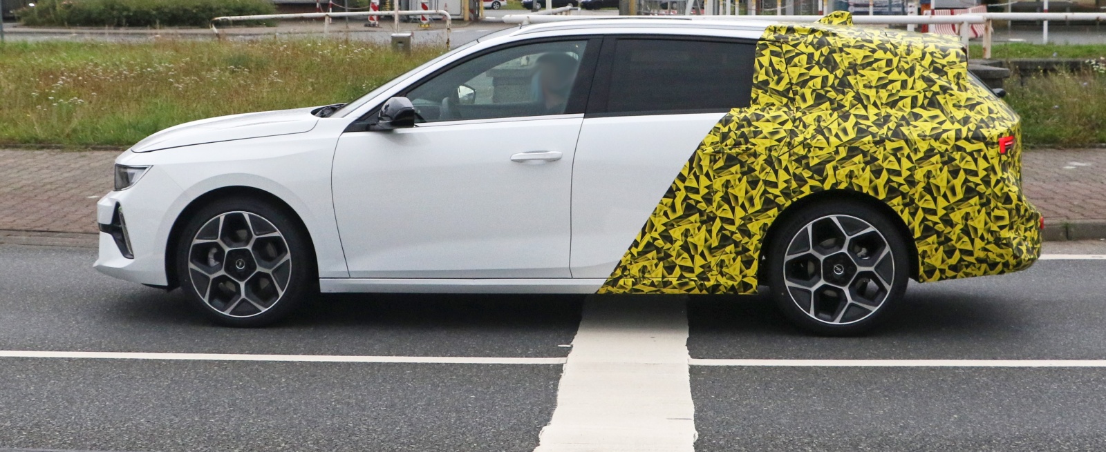 Opel Astra Sports Tourer - bok