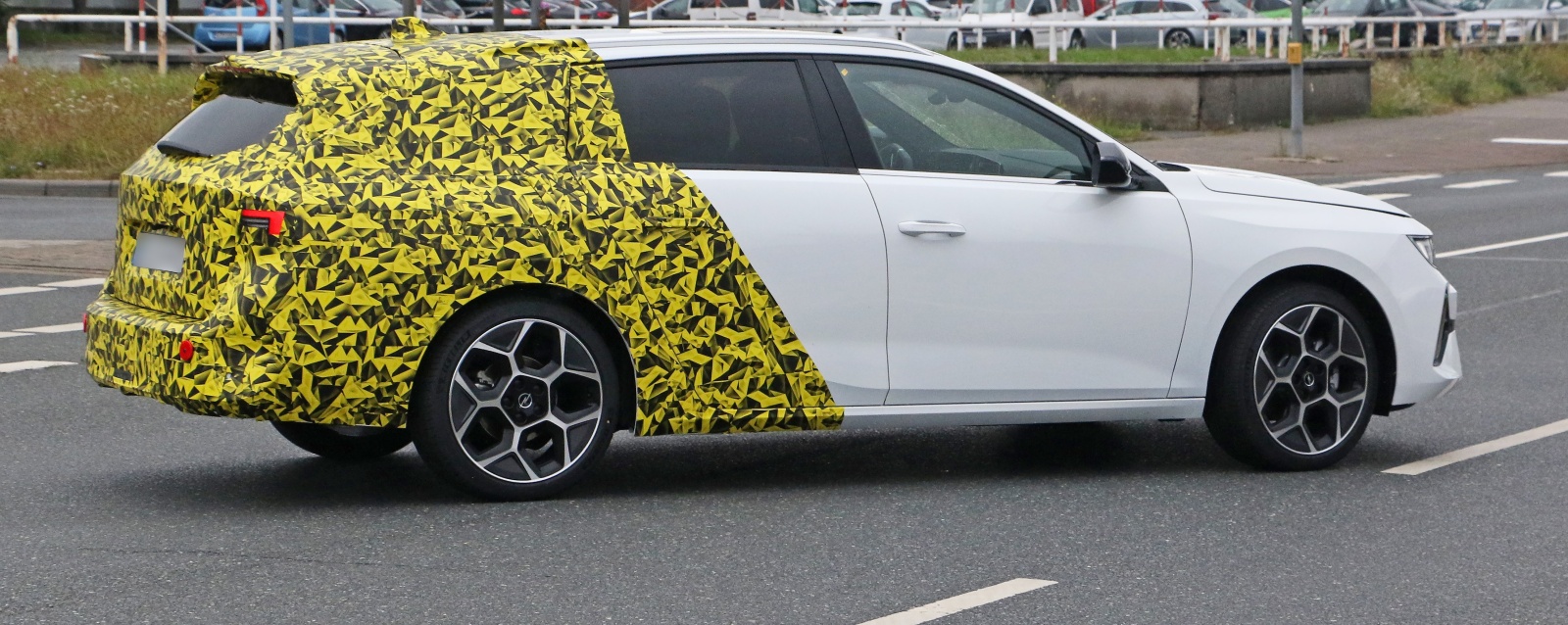 Opel Astra Sports Tourer - tył