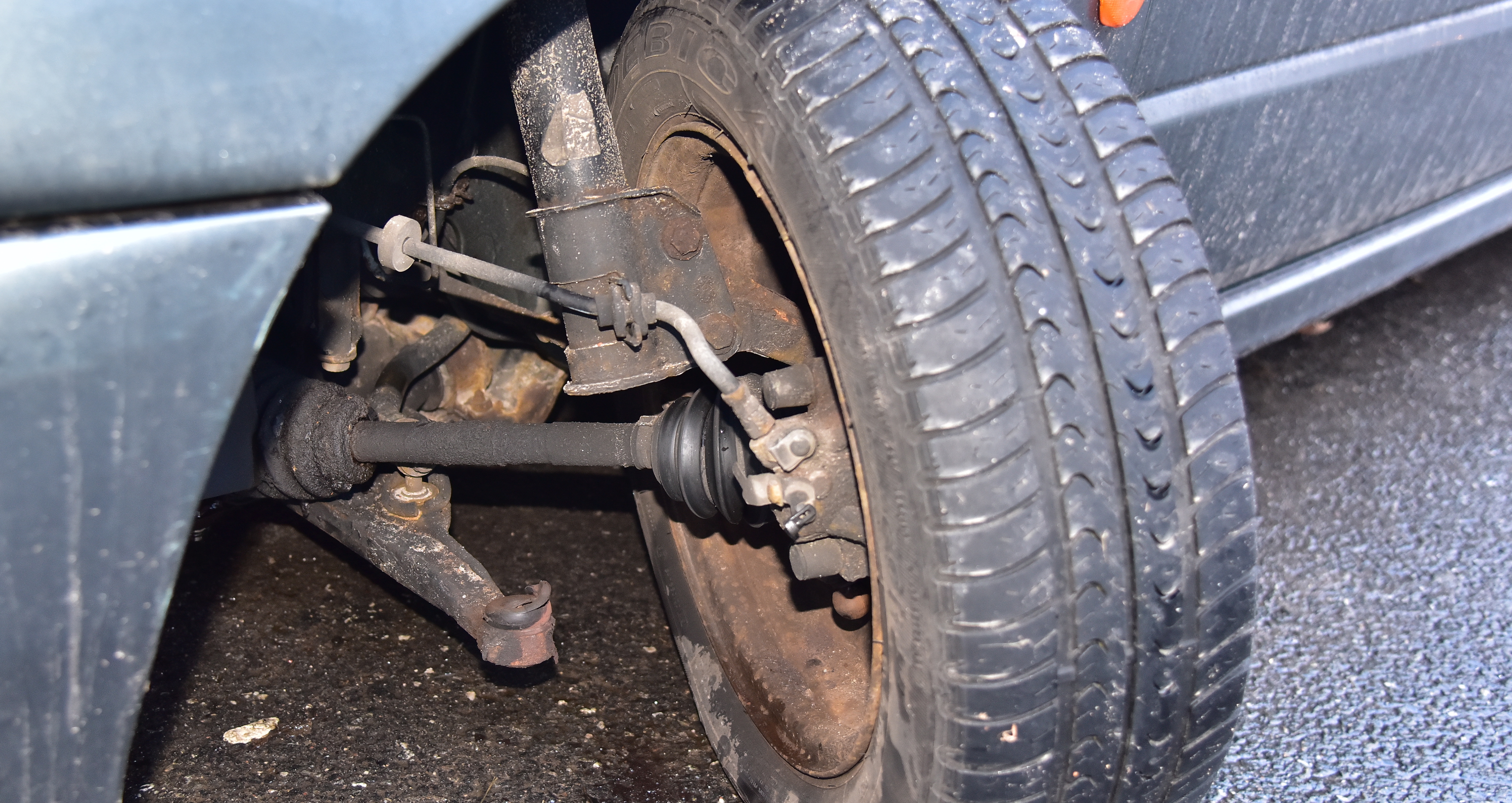 Wyrwanie sworznia wahacza