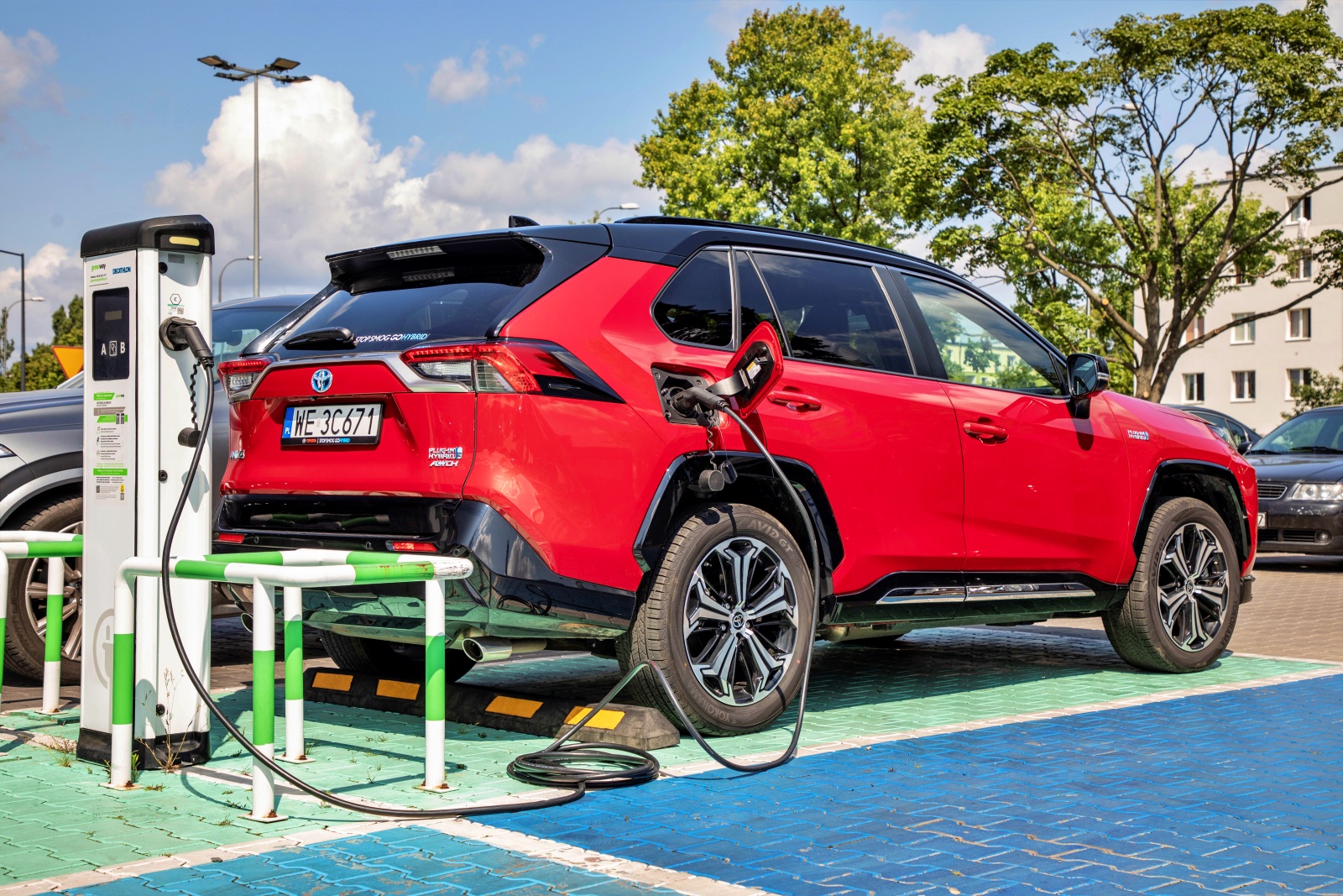 Toyota RAV4 plug-in ładowanie
