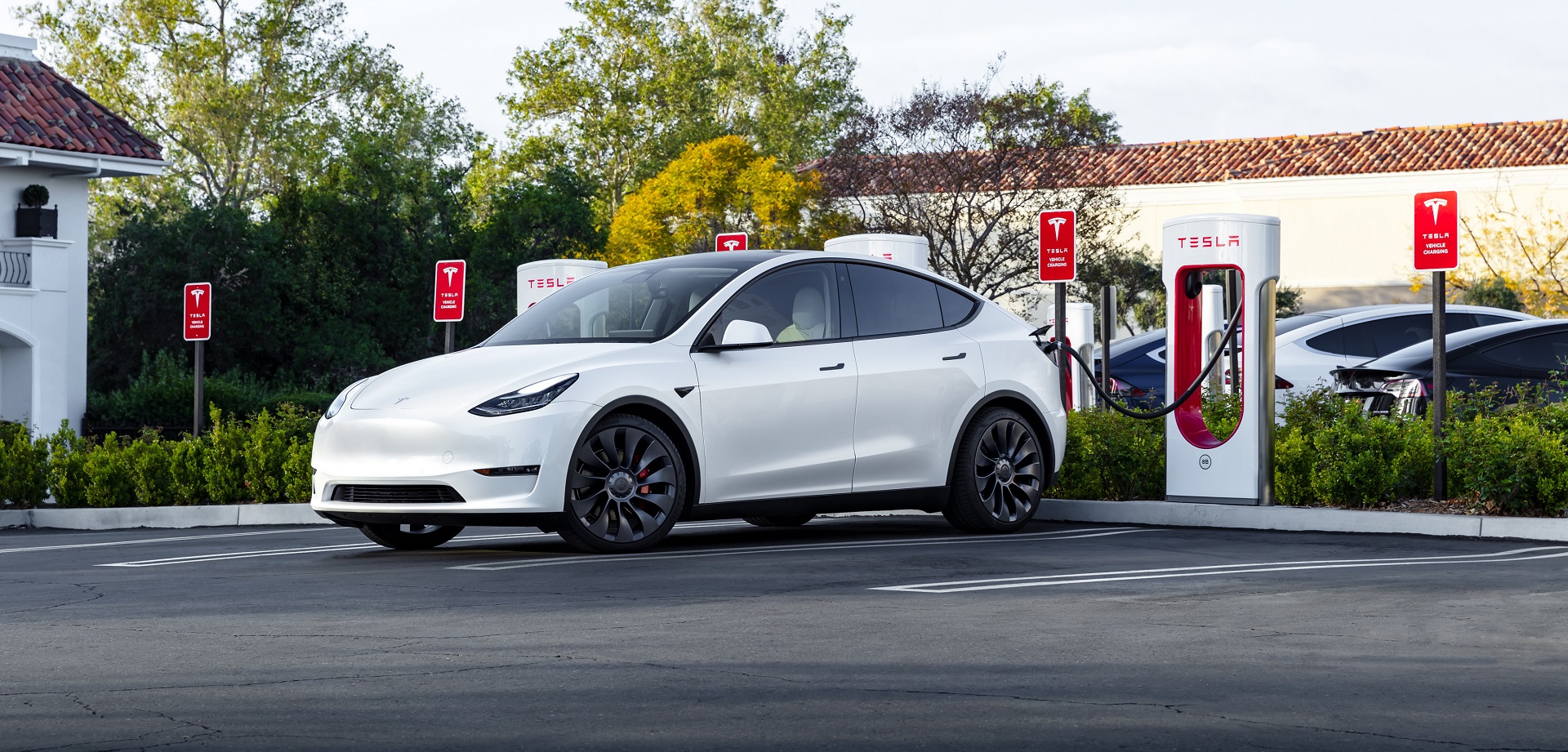 Tesla_Supercharger_02