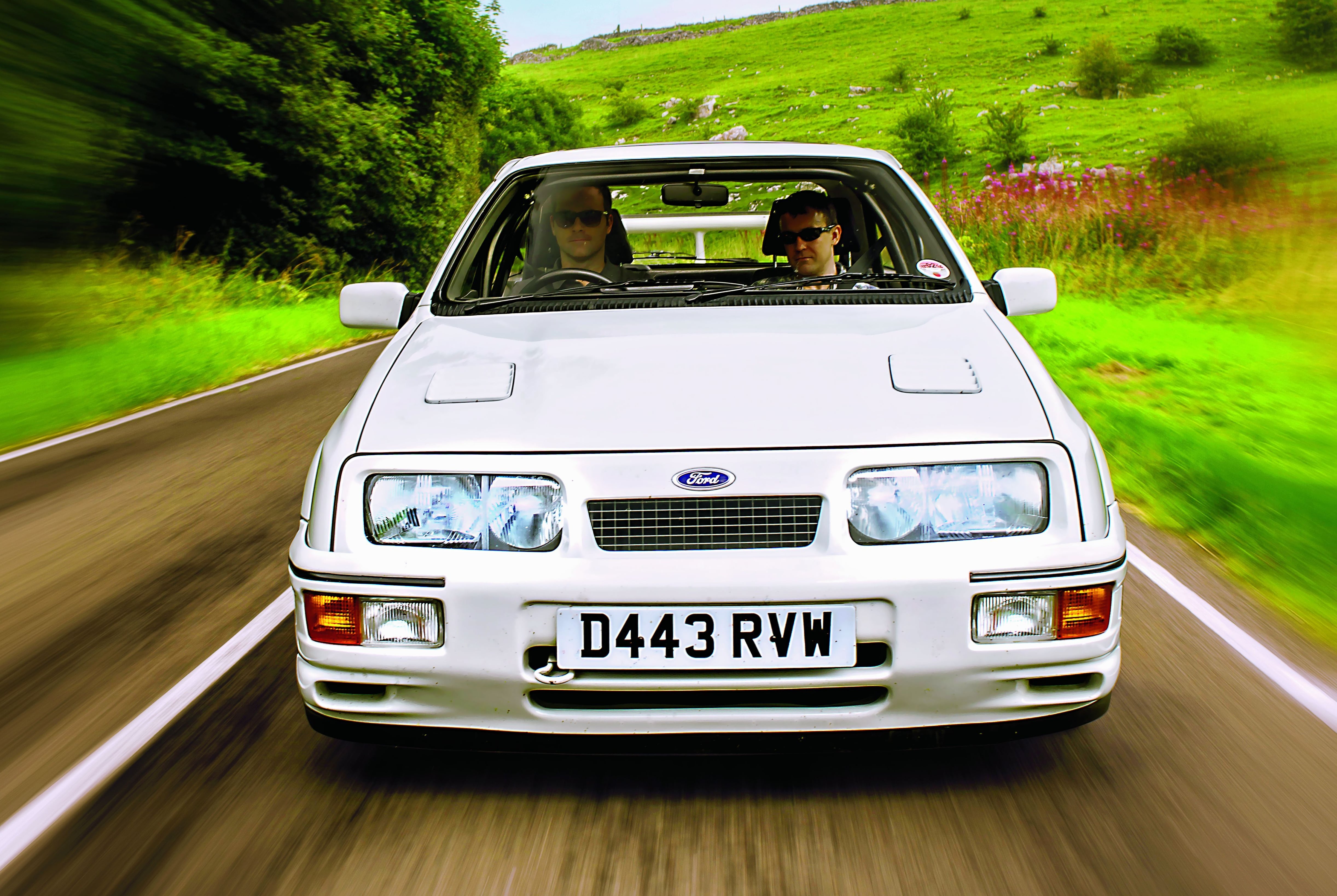 Ford Sierra RS Cosworth w ruchu przód