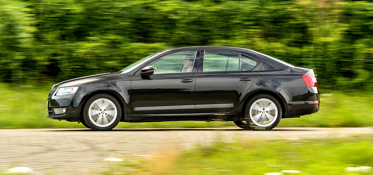Skoda Octavia III 1.4 TSI bok w ruchu