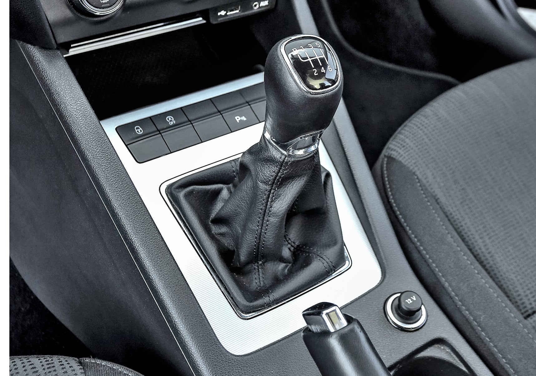 Skoda Octavia III 1.4 TSI drążek skrzyni biegów
