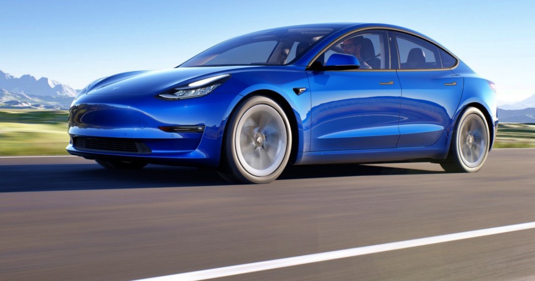 Tesla Model 3 ruch przód