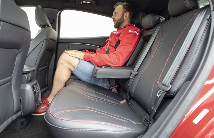 Ford Mustang Mach-E AWD 98 kWh - kanapa