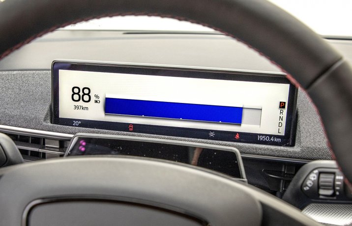 Ford Mustang Mach-E AWD 98 kWh - ekran