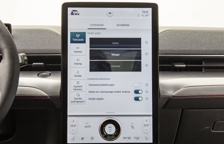 Ford Mustang Mach-E AWD 98 kWh - ekran