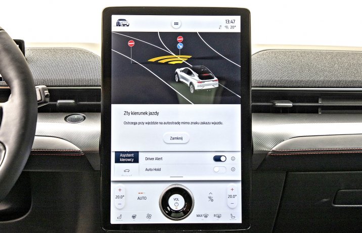 Ford Mustang Mach-E AWD 98 kWh - ekran