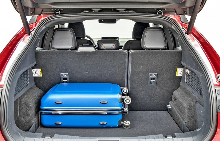 Ford Mustang Mach-E AWD 98 kWh - tył