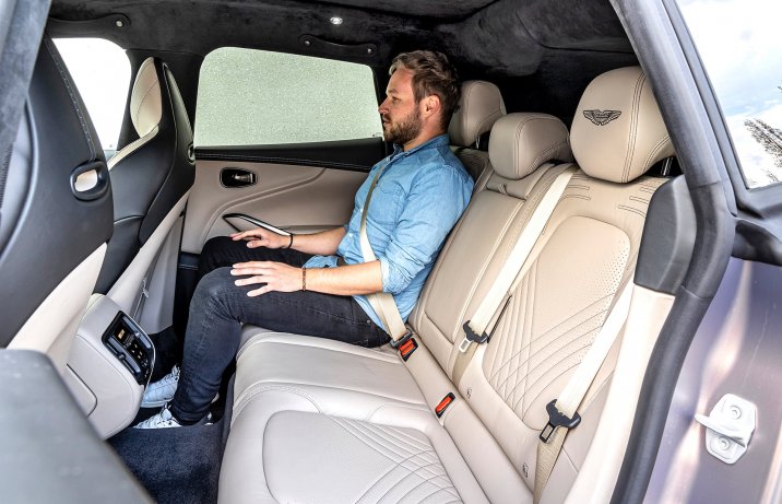 Aston Martin DBX – kanapa