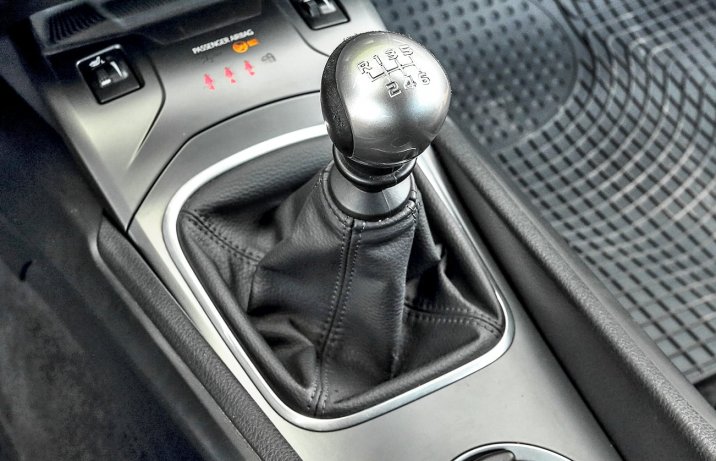 Toyota Avensis III 2.0 D-4D Prestige – drążek zmiany biegów