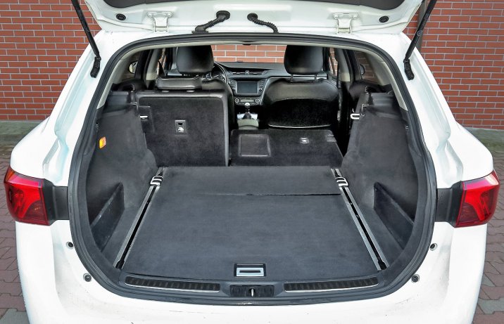 Toyota Avensis III 2.0 D-4D Prestige – bagażnik