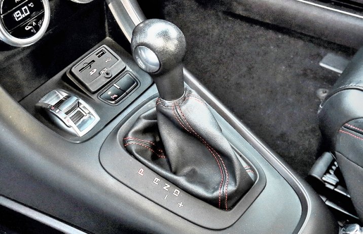 Alfa Romeo Giulietta Veloce – drążek skrzyni biegów TCT