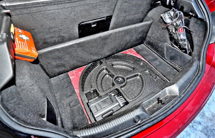 Alfa Romeo Giulietta Veloce – bagażnik z zestawem naprawczym