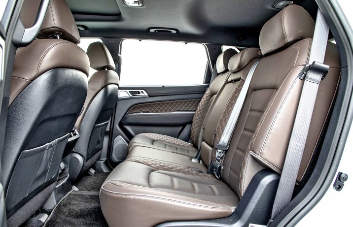 SsangYong Rexton 2.2 8AT 4x4 Sapphire - kanapa