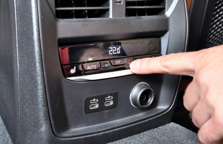 2020 BMW 330e Limuzyna - panel