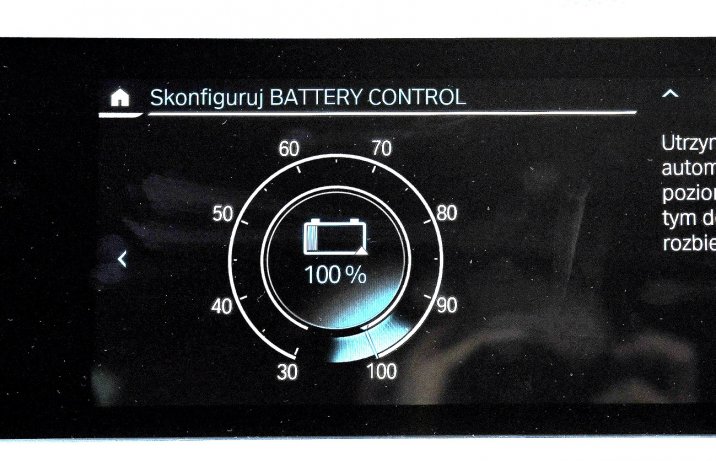 2020 BMW 330e Limuzyna - ekran